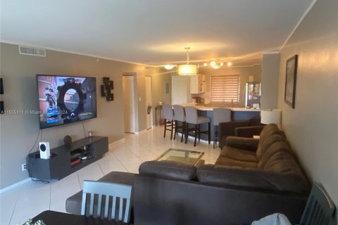 Copropriété à vendre à Pompano Beach, Floride: 2 chambres, 107.77 m2 № 1081094 - photo 1