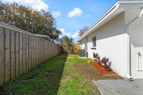 House in Merrit Island, Florida 4 bedrooms, 146.51 sq.m. № 1087847 - photo 26