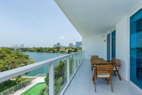 Condominio en alquiler en Bay Harbor Islands, Florida, 2 dormitorios, 106.09 m2 № 1348272 - foto 30