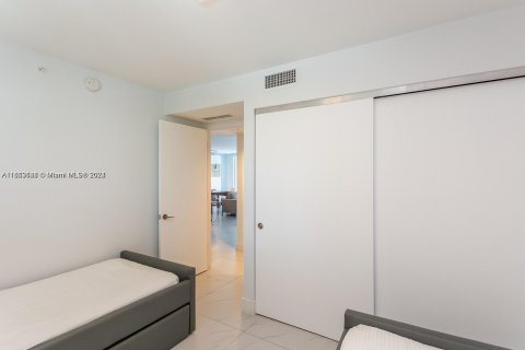 Condo in Bay Harbor Islands, Florida, 2 bedrooms  № 1348272 - photo 24