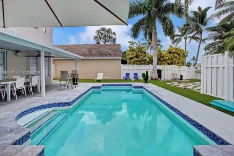 Casa en venta en Hollywood, Florida, 4 dormitorios, 187.2 m2 № 1347783 - foto 4