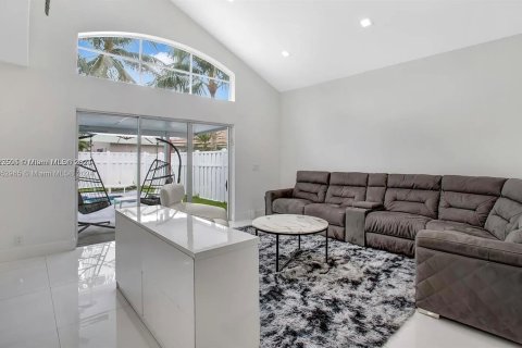 Casa en venta en Hollywood, Florida, 4 dormitorios, 187.2 m2 № 1347783 - foto 14