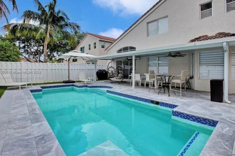 Casa en venta en Hollywood, Florida, 4 dormitorios, 187.2 m2 № 1347783 - foto 2