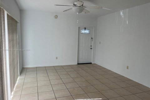 Condominio en venta en Miami Beach, Florida, 37.72 m2 № 1348202 - foto 2