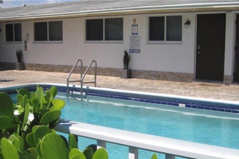 House in Pompano Beach, Florida 1 bedroom, 65.03 sq.m. № 1348200 - photo 2