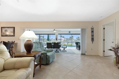 Villa ou maison à vendre à Punta Gorda, Floride: 3 chambres, 161.65 m2 № 1105214 - photo 14