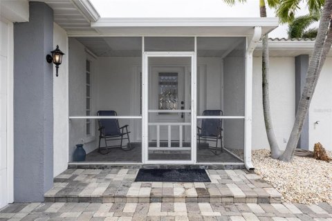 Villa ou maison à vendre à Punta Gorda, Floride: 3 chambres, 161.65 m2 № 1105214 - photo 2