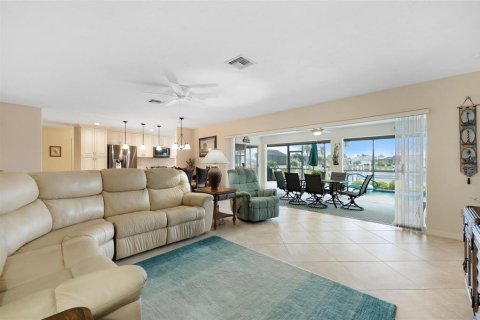 Villa ou maison à vendre à Punta Gorda, Floride: 3 chambres, 161.65 m2 № 1105214 - photo 12