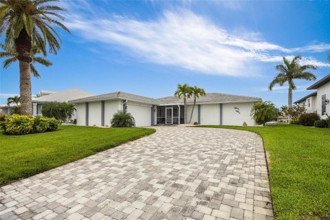 Villa ou maison à vendre à Punta Gorda, Floride: 3 chambres, 161.65 m2 № 1105214 - photo 1