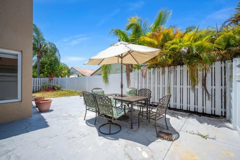 Casa en venta en Pembroke Pines, Florida, 3 dormitorios, 160.81 m2 № 1177130 - foto 1