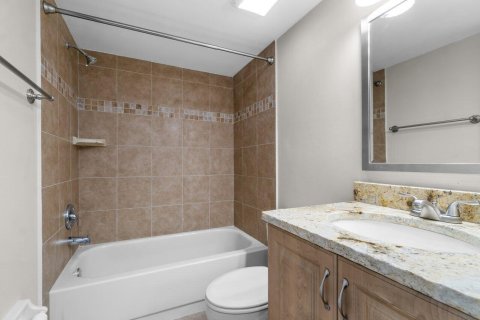 Condo in Palm Beach Gardens, Florida, 2 bedrooms  № 948949 - photo 7