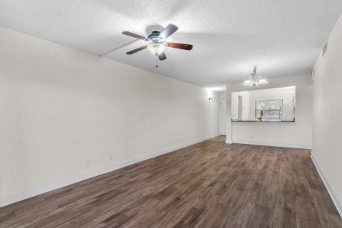 Condo in Palm Beach Gardens, Florida, 2 bedrooms  № 948949 - photo 16