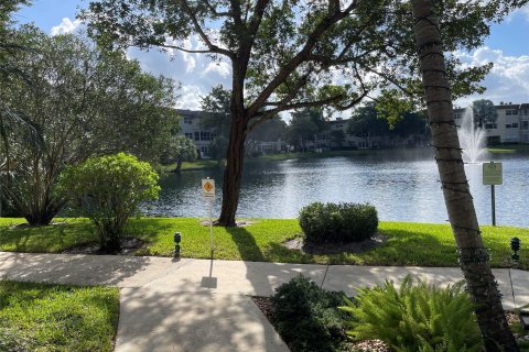 Copropriété à vendre à Lauderdale Lakes, Floride: 2 chambres, 87.7 m2 № 948951 - photo 2