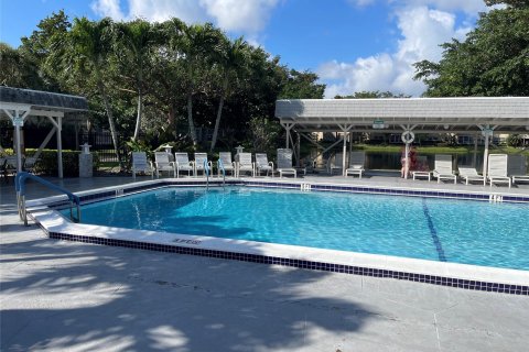 Condo in Lauderdale Lakes, Florida, 2 bedrooms  № 948951 - photo 27