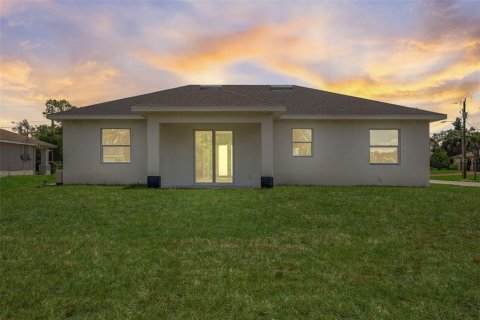 House in Lehigh Acres, Florida 3 bedrooms, 152.27 sq.m. № 1156785 - photo 2