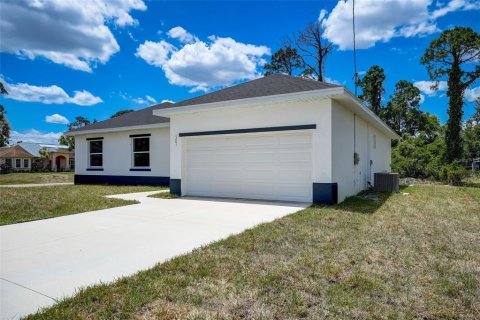 House in Lehigh Acres, Florida 3 bedrooms, 152.27 sq.m. № 1156785 - photo 5