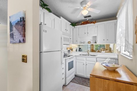 Condo in Vero Beach, Florida, 1 bedroom  № 1222809 - photo 28