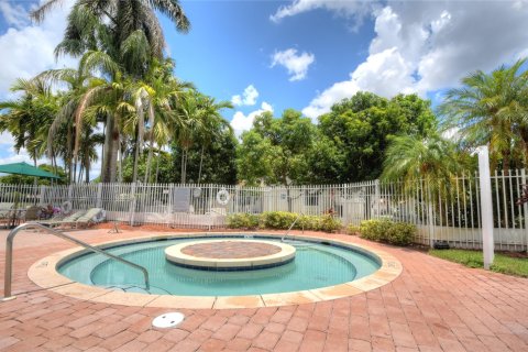 Villa ou maison à vendre à Hollywood, Floride: 3 chambres, 147.71 m2 № 1223320 - photo 6