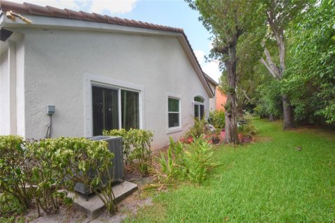 House in Hollywood, Florida 3 bedrooms, 147.71 sq.m. № 1223320 - photo 14