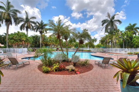 Villa ou maison à vendre à Hollywood, Floride: 3 chambres, 147.71 m2 № 1223320 - photo 8