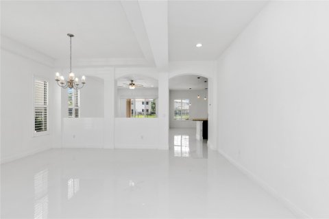 House in Coconut Creek, Florida 5 bedrooms, 366.41 sq.m. № 1222807 - photo 9
