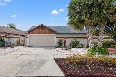 Casa en venta en Tampa, Florida, 3 dormitorios, 166.02 m2 № 1258755 - foto 1