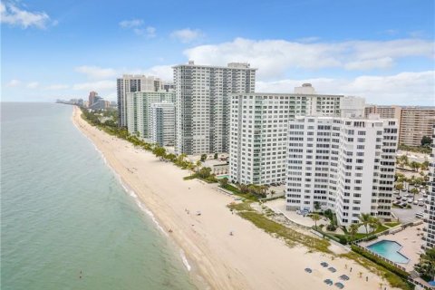 Condo in Fort Lauderdale, Florida, 2 bedrooms  № 1174635 - photo 14