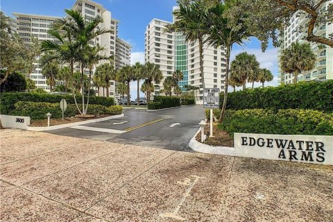 Condo in Fort Lauderdale, Florida, 2 bedrooms  № 1174635 - photo 6