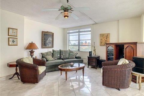 Condo in Fort Lauderdale, Florida, 2 bedrooms  № 1174635 - photo 10