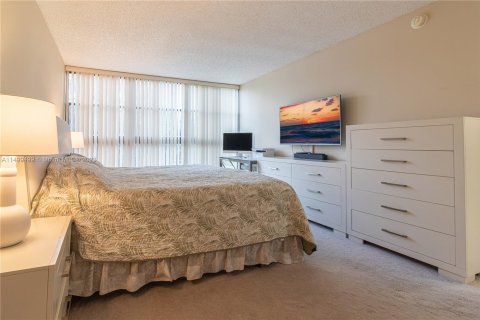 Condominio en venta en Hallandale Beach, Florida, 2 dormitorios, 132.85 m2 № 886300 - foto 9