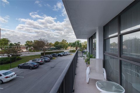 Condominio en venta en Hallandale Beach, Florida, 2 dormitorios, 132.85 m2 № 886300 - foto 30