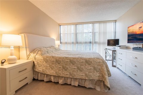 Condominio en venta en Hallandale Beach, Florida, 2 dormitorios, 132.85 m2 № 886300 - foto 8