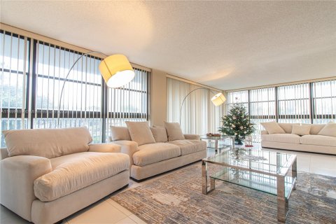 Condominio en venta en Hallandale Beach, Florida, 2 dormitorios, 132.85 m2 № 886300 - foto 1