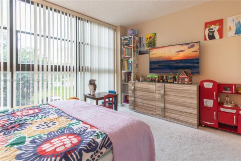 Condominio en venta en Hallandale Beach, Florida, 2 dormitorios, 132.85 m2 № 886300 - foto 10