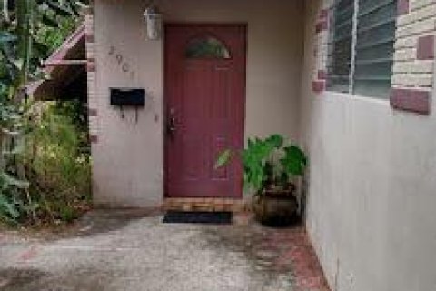 House in Hollywood, Florida 2 bedrooms, 110.93 sq.m. № 1207836 - photo 3