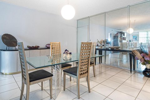 Condo in Fort Lauderdale, Florida, 2 bedrooms  № 968369 - photo 28