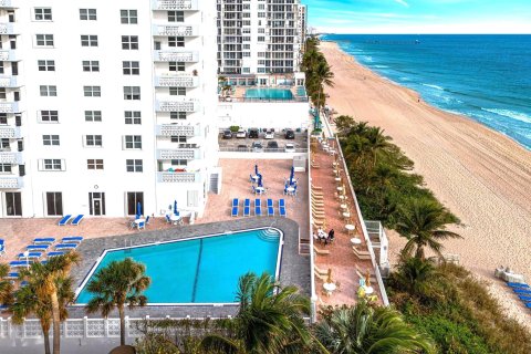 Condo in Fort Lauderdale, Florida, 2 bedrooms  № 968369 - photo 9