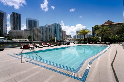 Apartamento en alquiler en Hallandale Beach, Florida, 2 dormitorios, 95.5 m2 № 839024 - foto 12