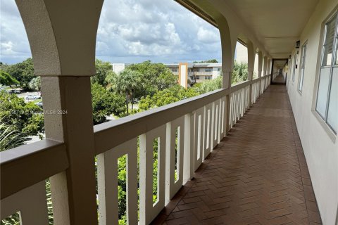 Condominio en venta en Coconut Creek, Florida, 2 dormitorios, 107.4 m2 № 1332831 - foto 29