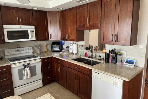 Condo in Coconut Creek, Florida, 2 bedrooms  № 1332831 - photo 12