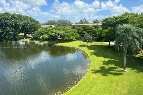 Condo in Coconut Creek, Florida, 2 bedrooms  № 1332831 - photo 3