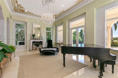 House in Weston, Florida 8 bedrooms, 955.5 sq.m. № 1358479 - photo 23