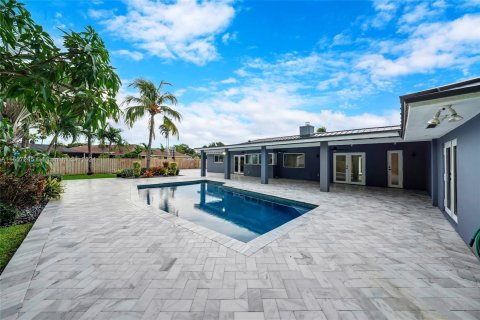 House in Miami, Florida 5 bedrooms, 274.06 sq.m. № 1358477 - photo 17