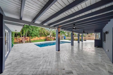 Villa ou maison à louer à Miami, Floride: 5 chambres, 274.06 m2 № 1358477 - photo 16