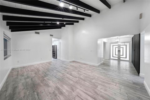 Villa ou maison à louer à Miami, Floride: 5 chambres, 274.06 m2 № 1358477 - photo 4