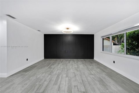 Villa ou maison à louer à Miami, Floride: 5 chambres, 274.06 m2 № 1358477 - photo 14