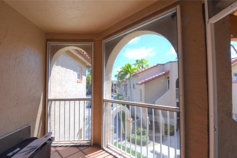 Condo in Pembroke Pines, Florida, 1 bedroom  № 1079660 - photo 25