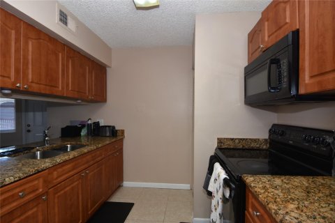 Condo in Pembroke Pines, Florida, 1 bedroom  № 1079660 - photo 11