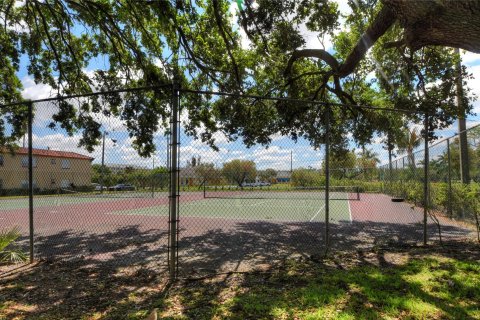 Condo in Pembroke Pines, Florida, 1 bedroom  № 1079660 - photo 2