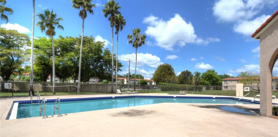 Condo in Pembroke Pines, Florida, 1 bedroom  № 1079660